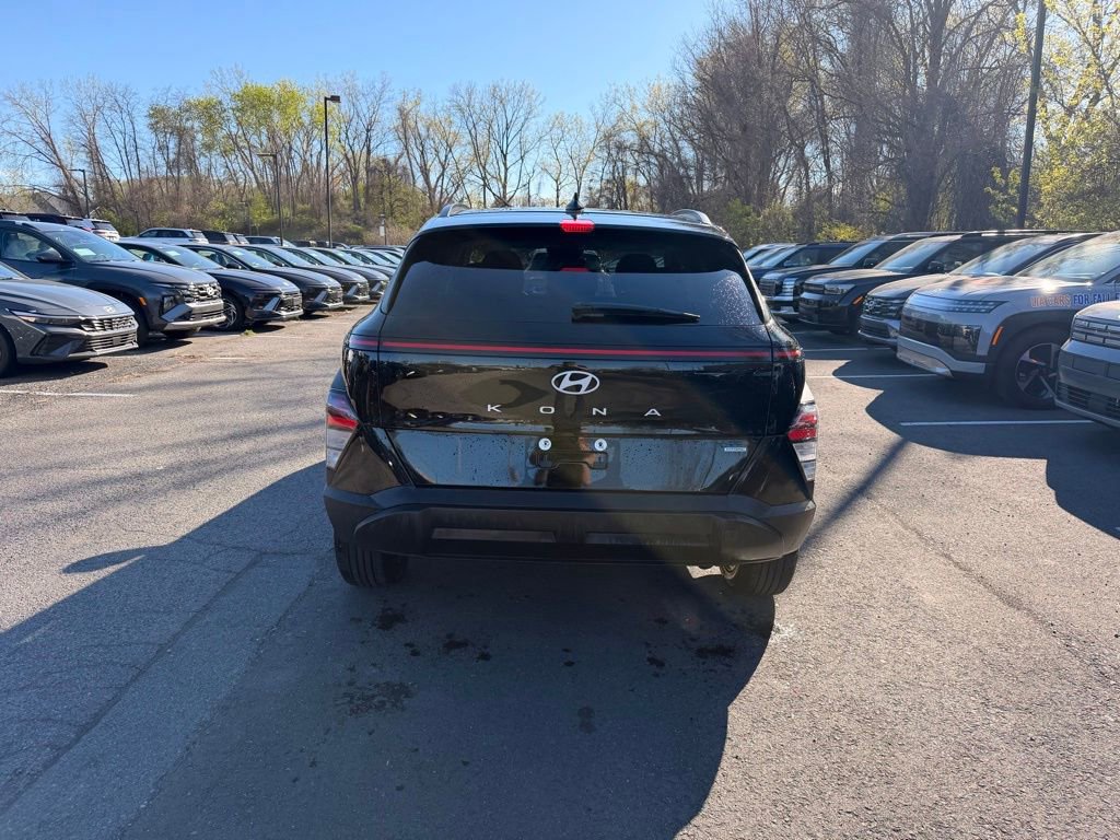 Certified 2025 Hyundai Kona SEL AWD/4WD image 4