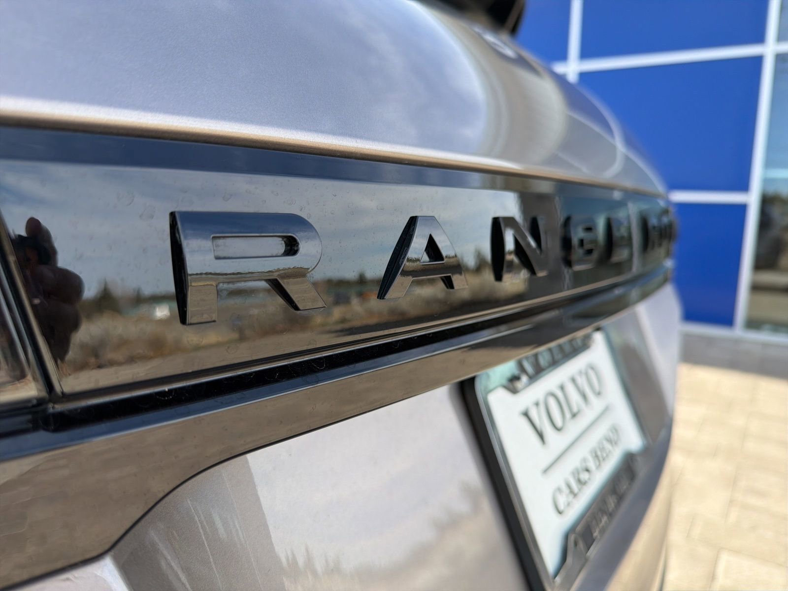 Used 2023 Land Rover Range Rover Evoque R-Dynamic SE image 13