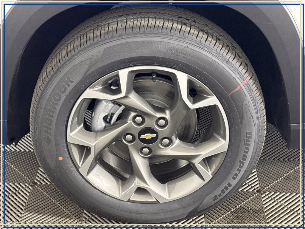 New 2026 Chevrolet Trax LT w/ LT Convenience Package FWD image 11