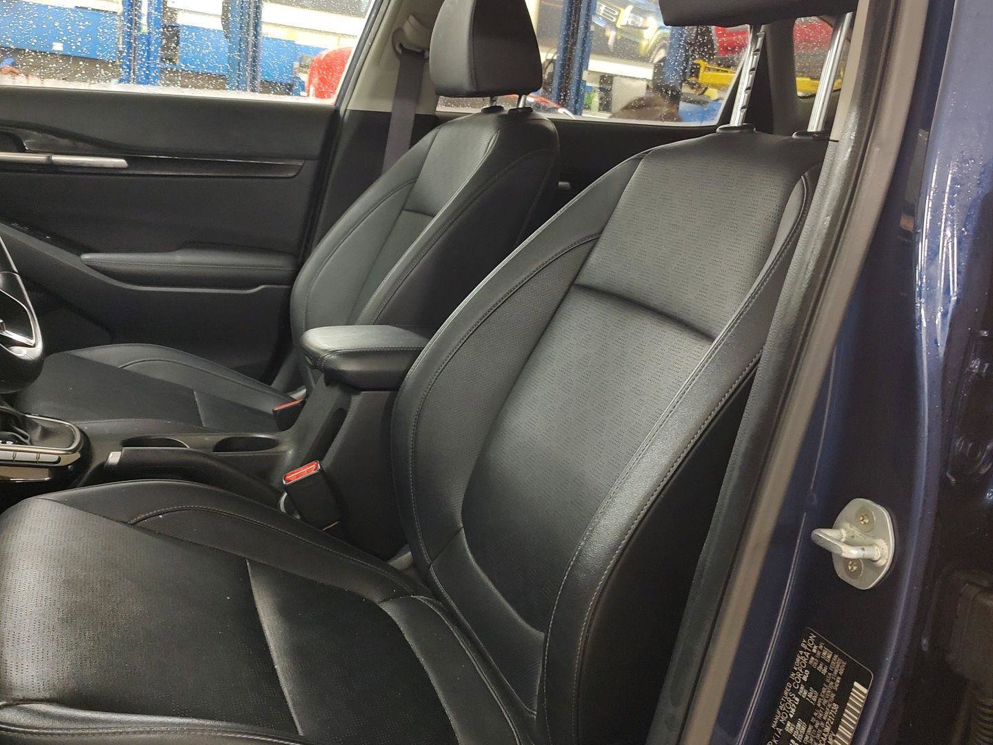 Used 2021 Kia Seltos EX image 2