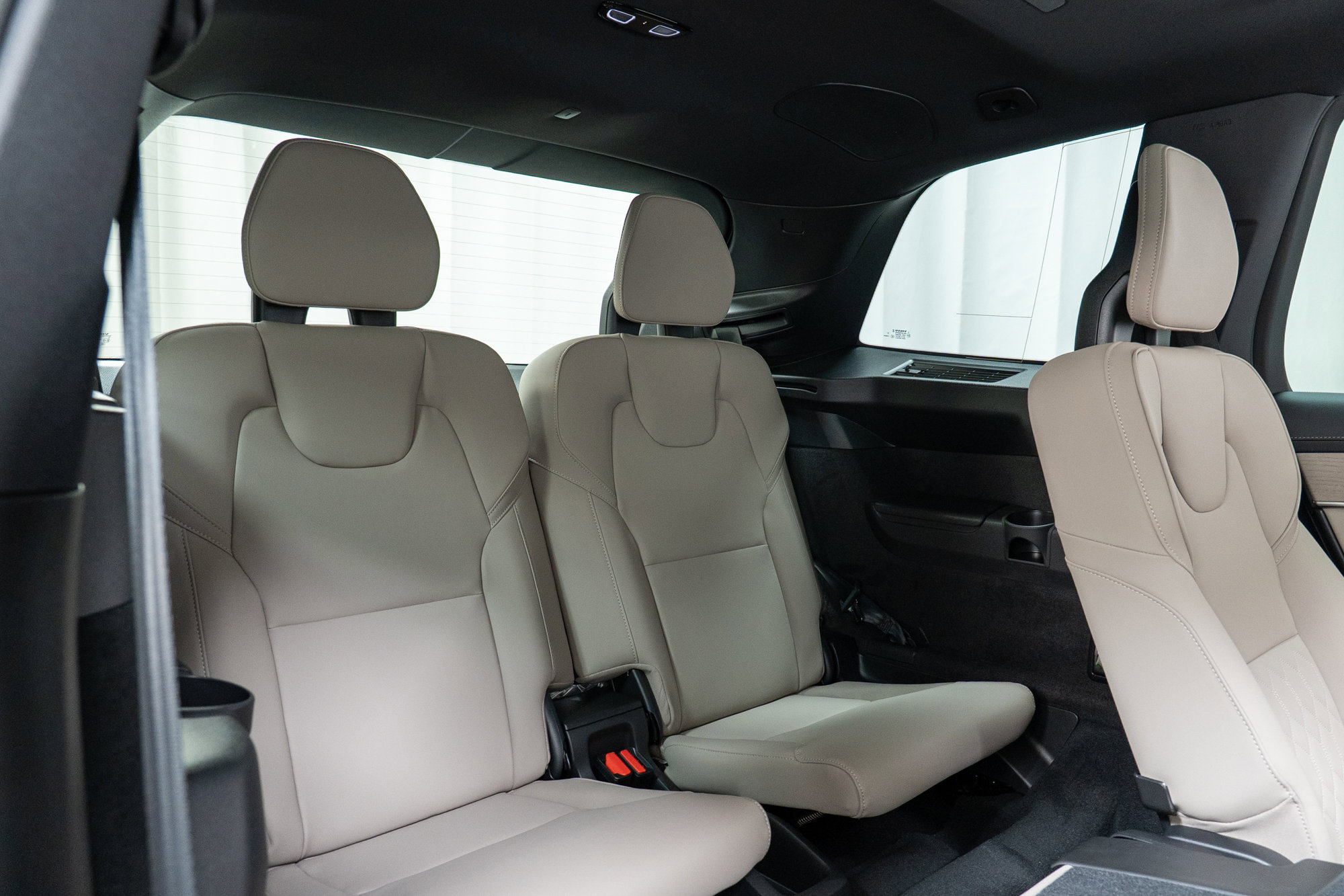 New 2026 Volvo XC90 T8 Plus w/ Protection Package Premier image 25