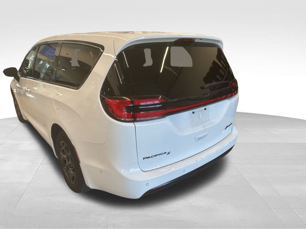 Used 2024 Chrysler Pacifica Select image 15
