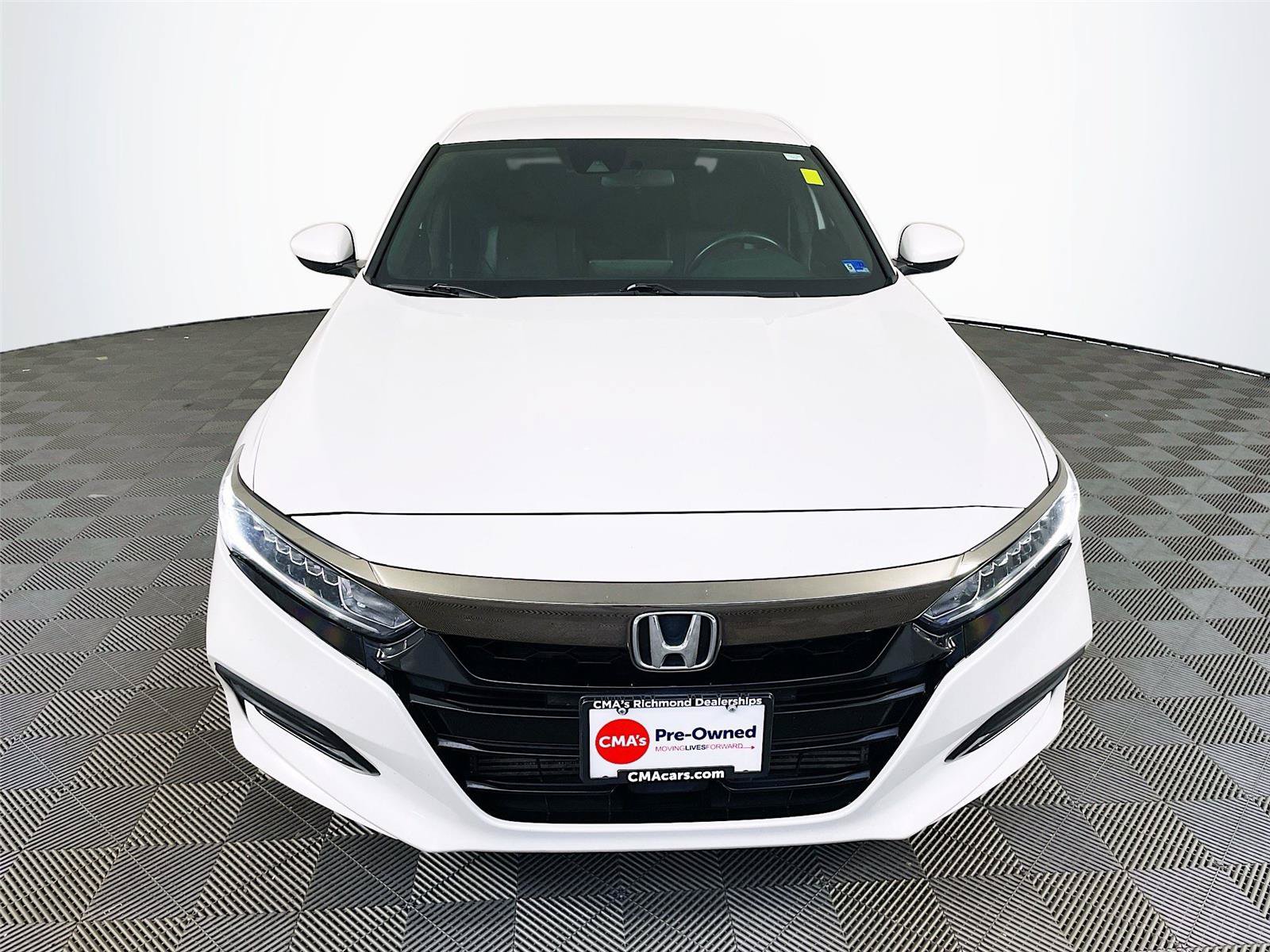 Used 2019 Honda Accord Sport image 2