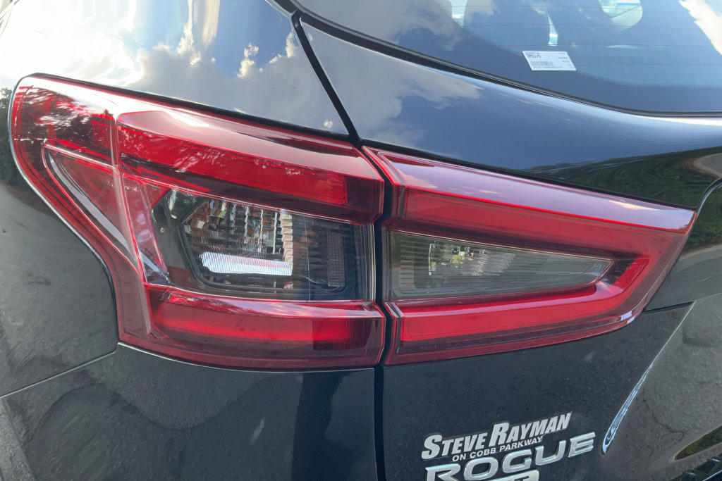 Used 2022 Nissan Rogue Sport SL AWD/4WD image 28