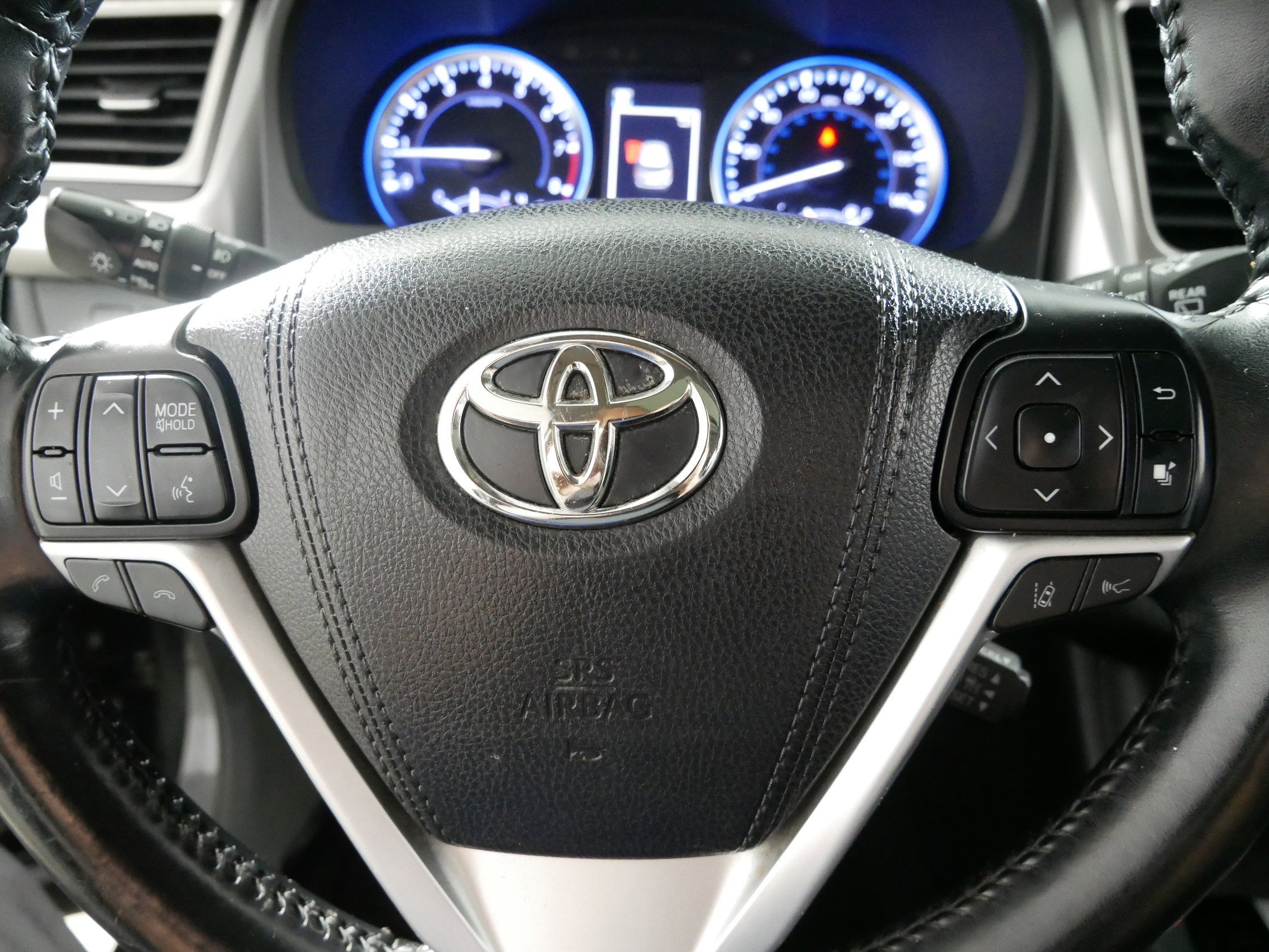 Used 2018 Toyota Highlander SE AWD/4WD image 25