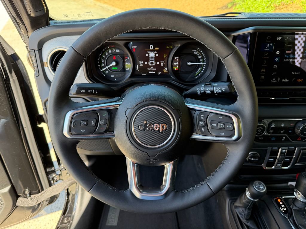 Used 2025 Jeep Wrangler Unlimited Sahara w/ Safety Group image 17