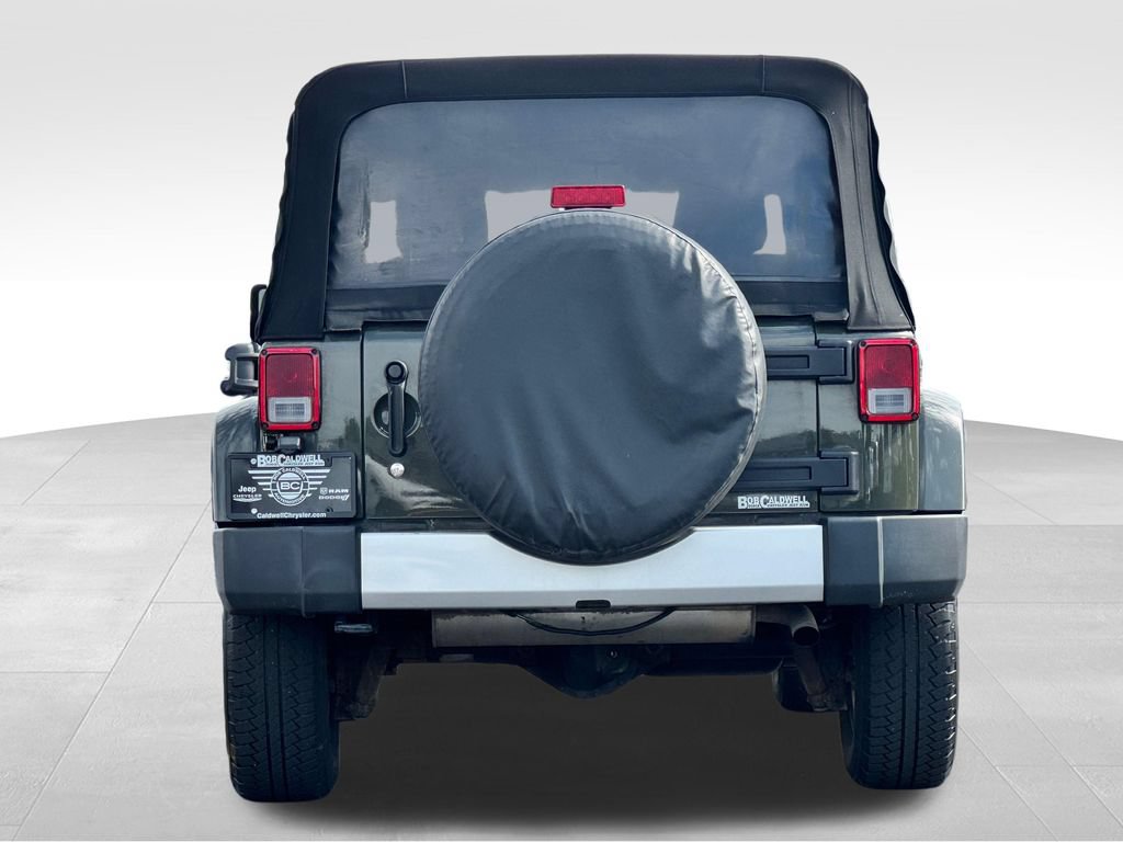 Used 2015 Jeep Wrangler Unlimited Sahara w/ Connectivity Group AWD/4WD image 6