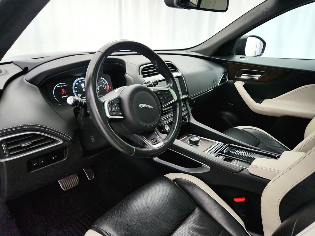 Used 2018 Jaguar F-PACE S image 9