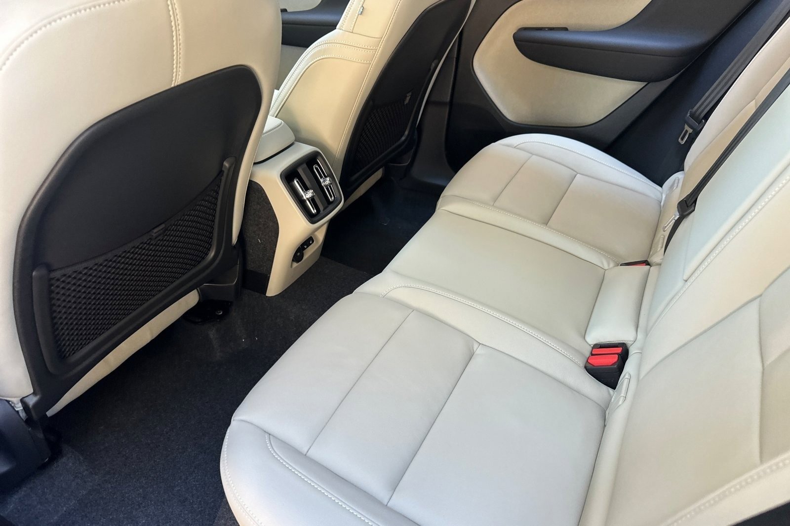 New 2026 Volvo XC40 B5 Plus w/ Protection Package Premier image 4