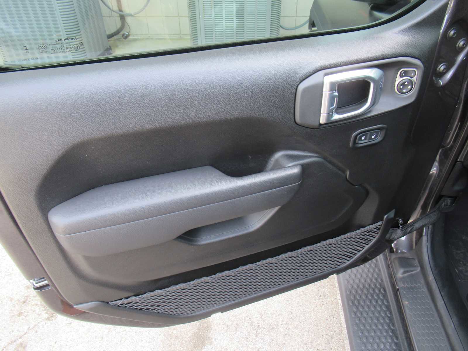 Used 2025 Jeep Wrangler Sport S image 17