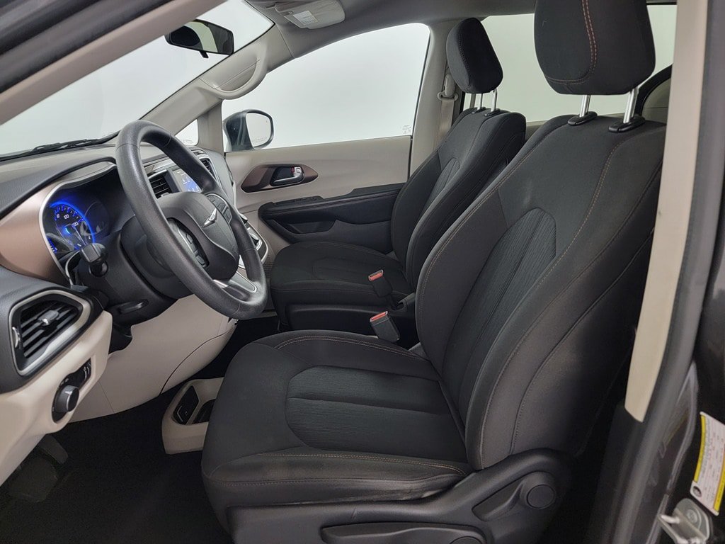 Used 2018 Chrysler Pacifica L FWD image 14