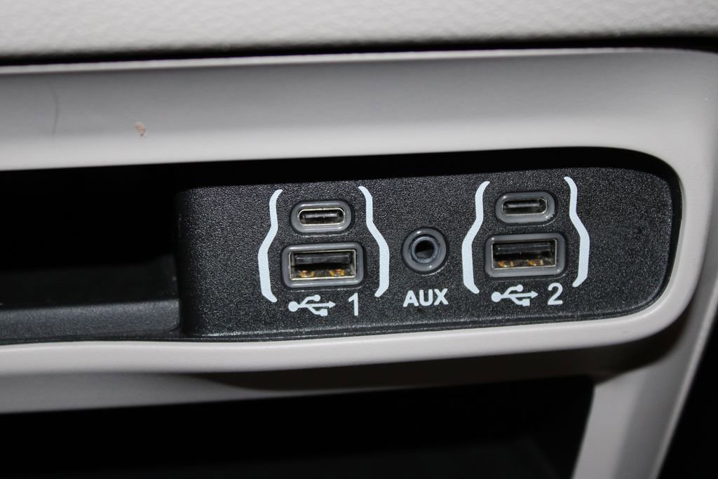 Used 2024 Chrysler Pacifica Touring-L image 44