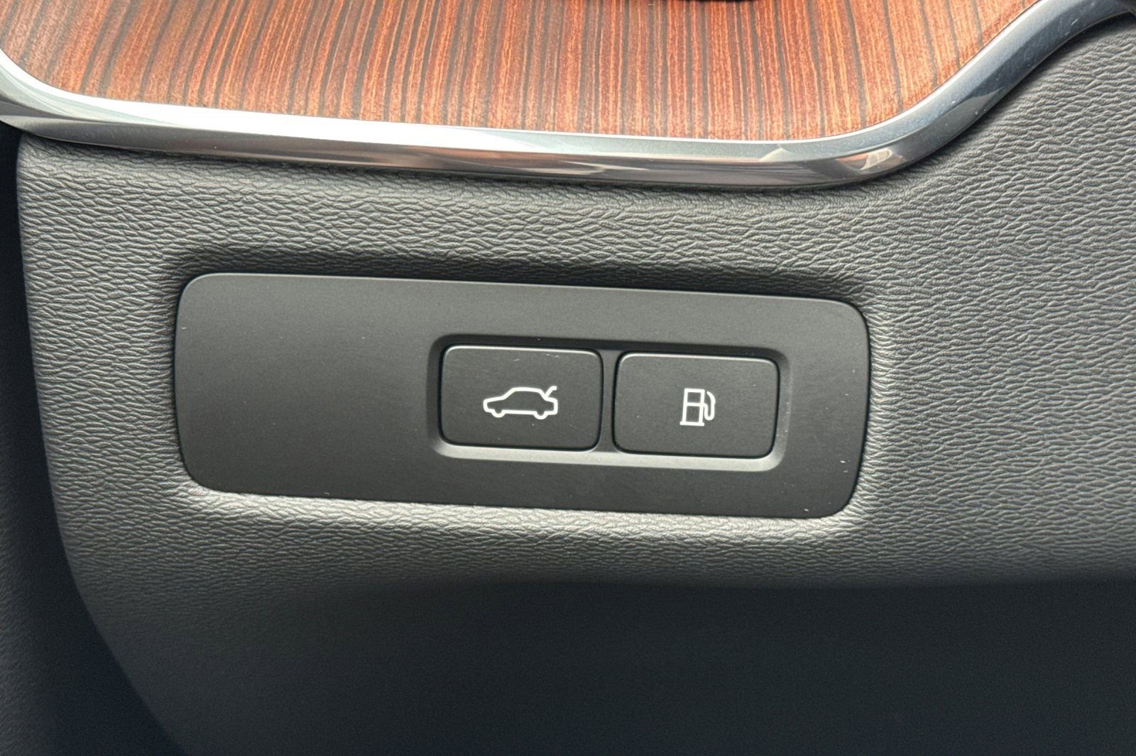 Used 2023 Volvo XC60 T8 Ultimate image 31