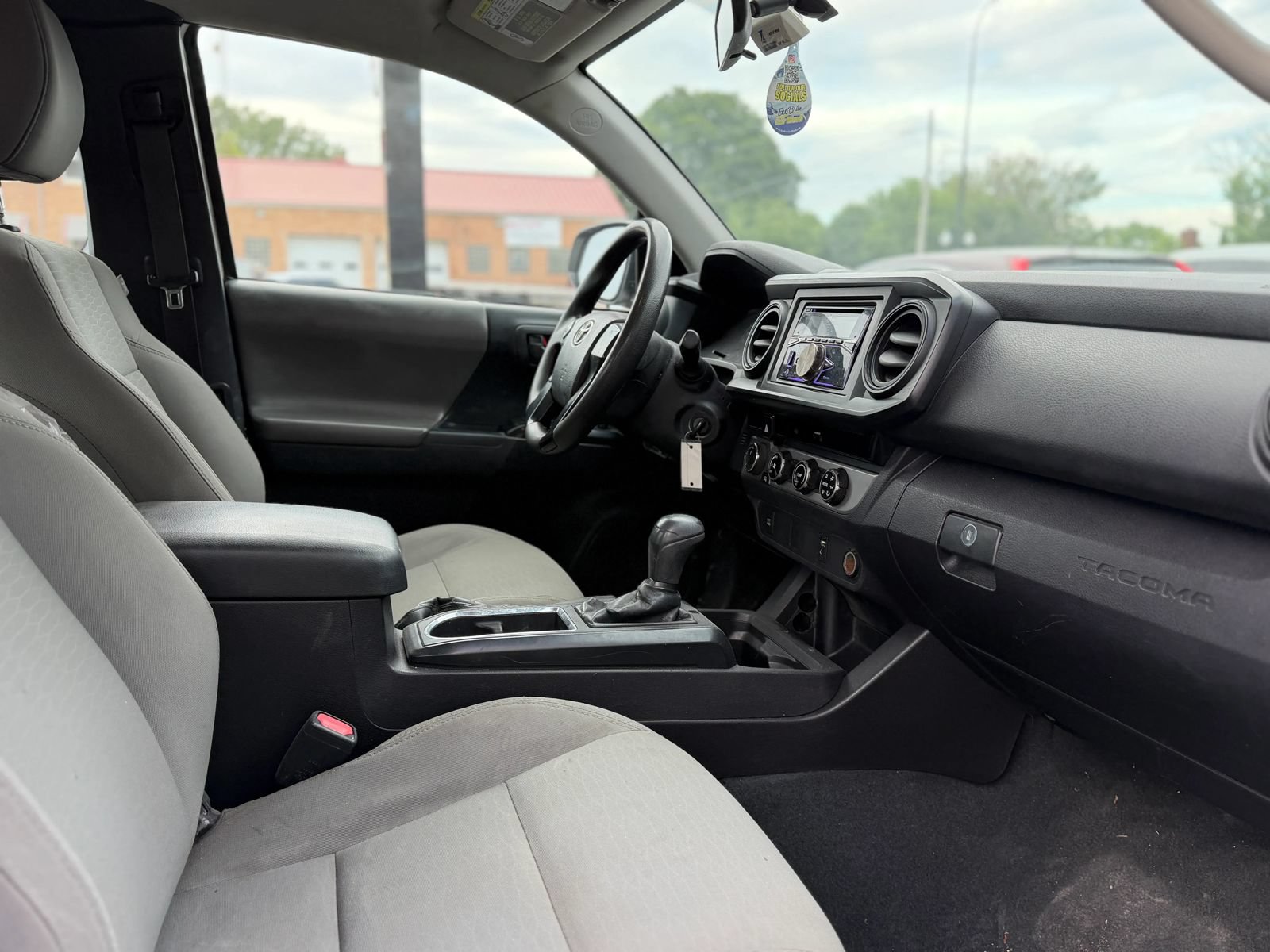 Used 2016 Toyota Tacoma SR AWD/4WD image 10