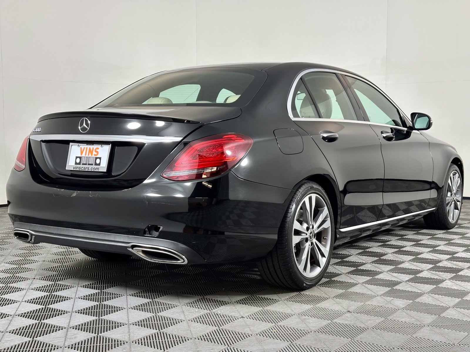 Used 2019 Mercedes-Benz C 300 Sedan image 4