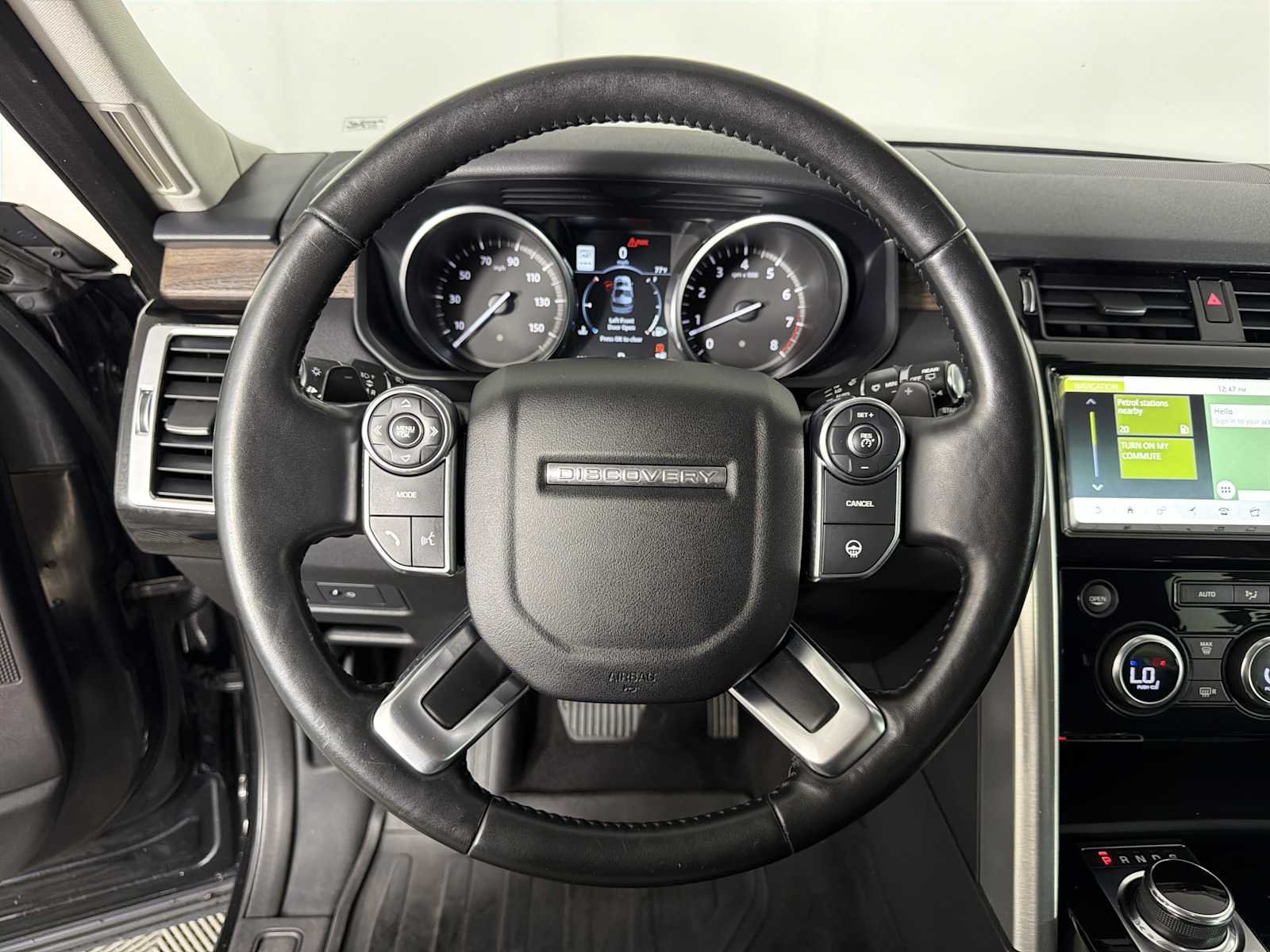 Used 2017 Land Rover Discovery HSE AWD/4WD image 23
