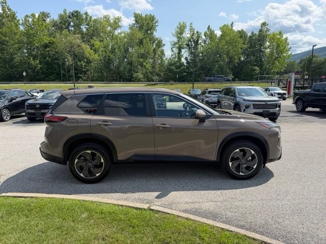 Used 2025 Nissan Rogue SV AWD/4WD image 6