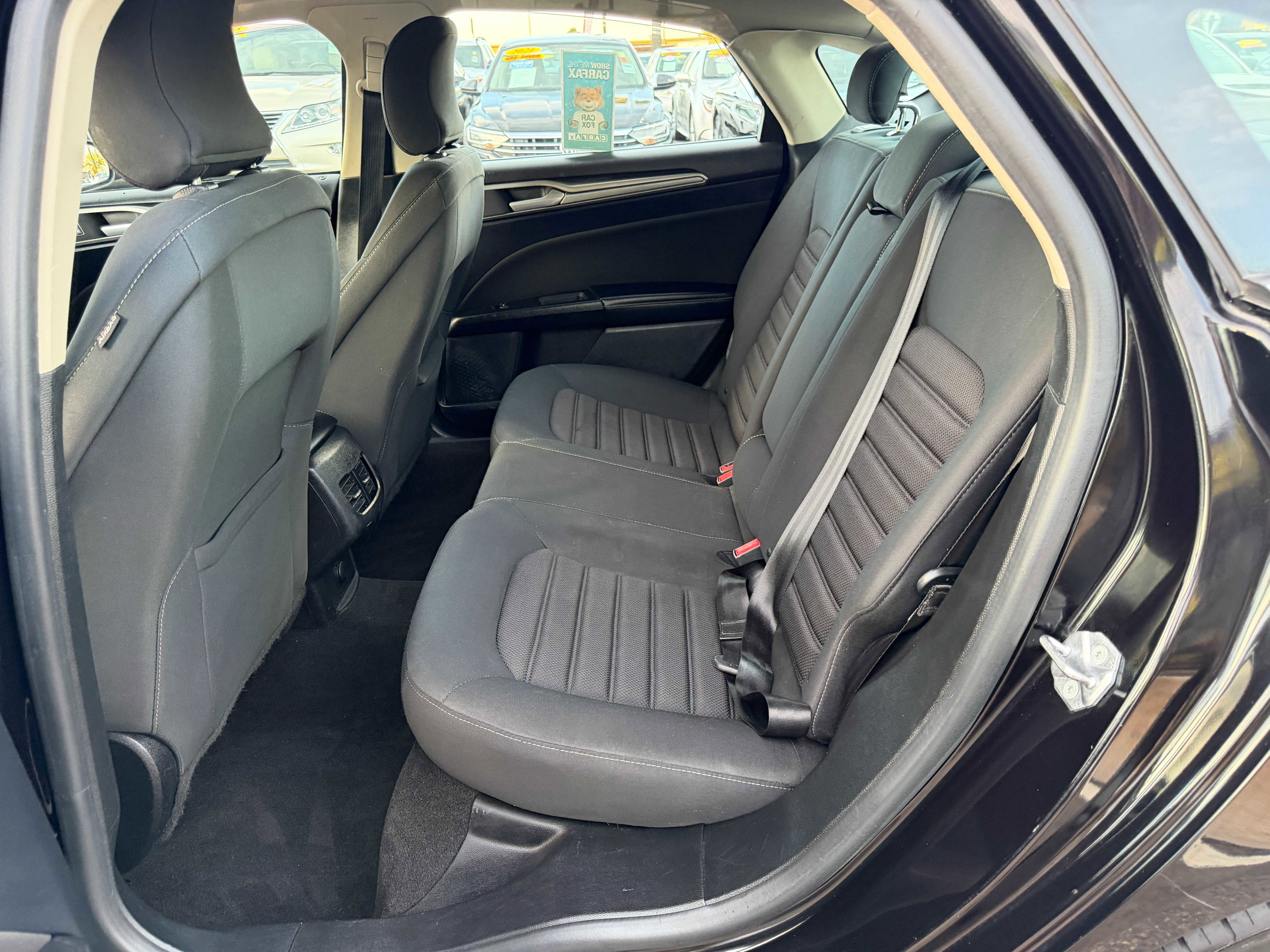 Used 2019 Ford Fusion SE FWD image 11