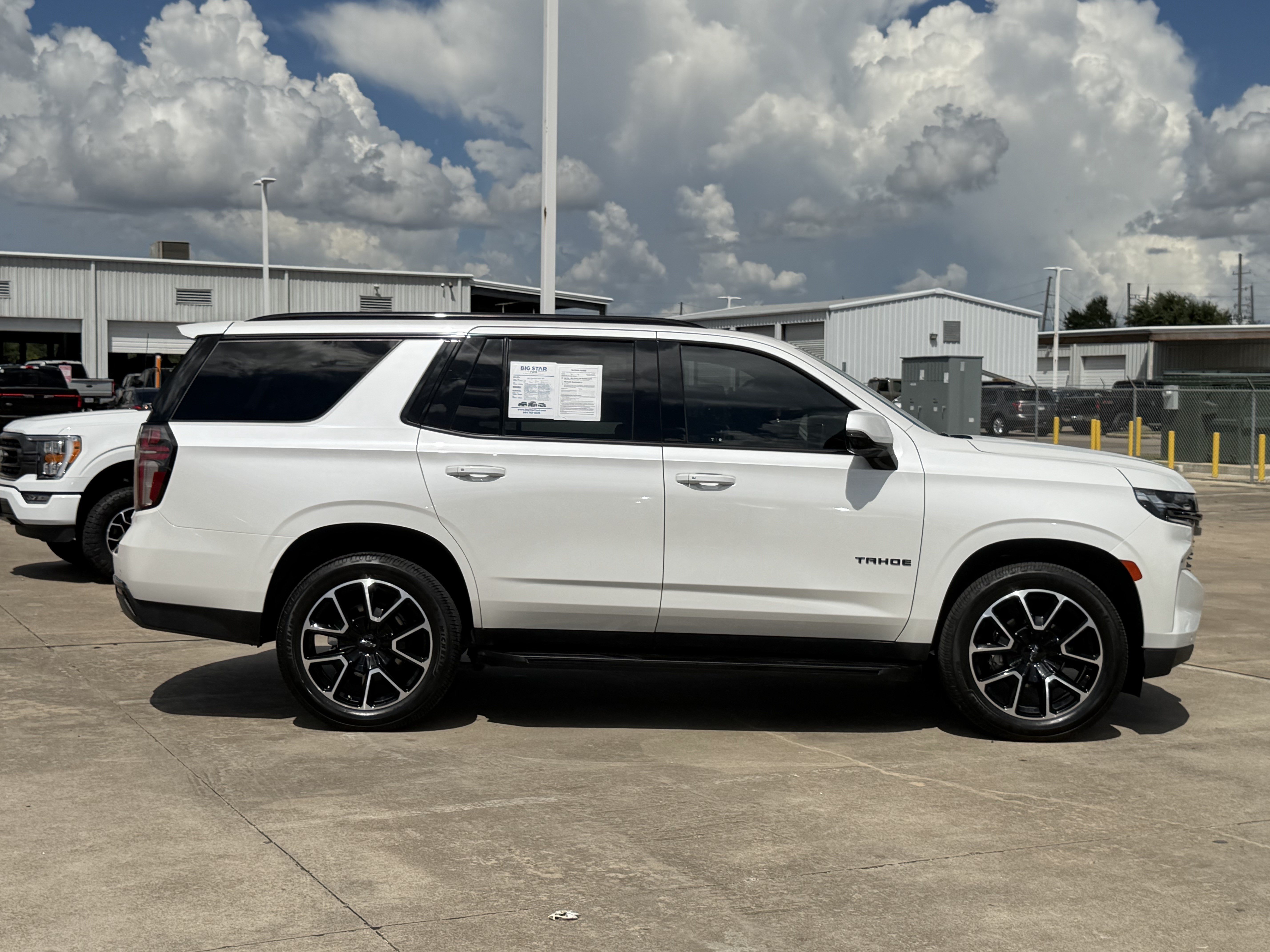 Used 2022 Chevrolet Tahoe RST w/ Luxury Package RWD image 3