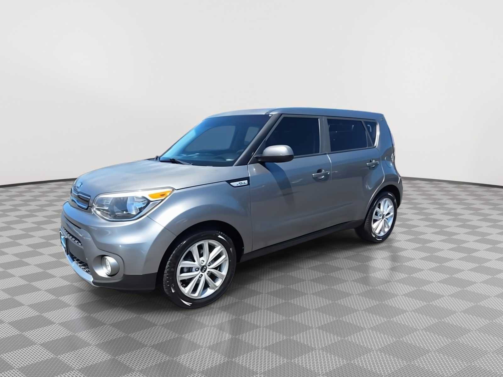 Used 2017 Kia Soul + FWD image 4