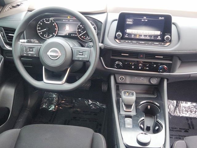 Used 2023 Nissan Rogue S image 27