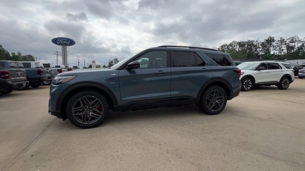 New 2026 Ford Explorer ST-Line RWD image 3