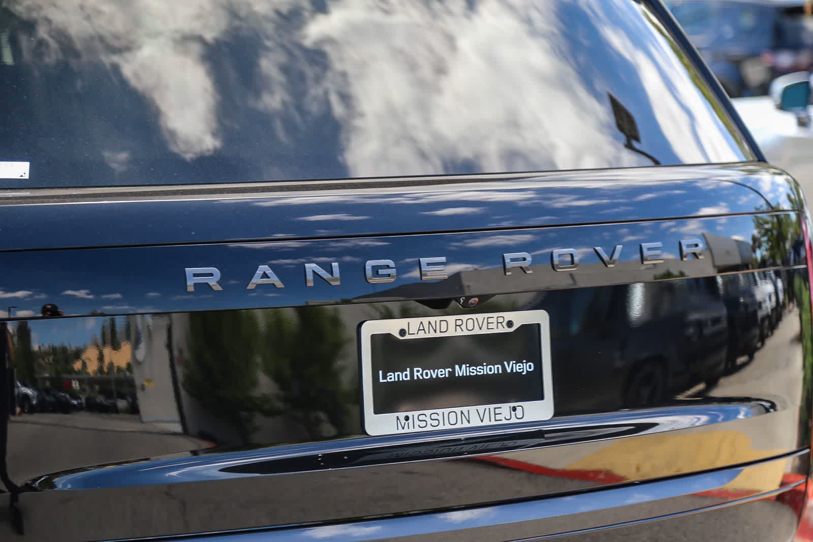 New 2026 Land Rover Range Rover Long Wheelbase SE AWD/4WD image 8
