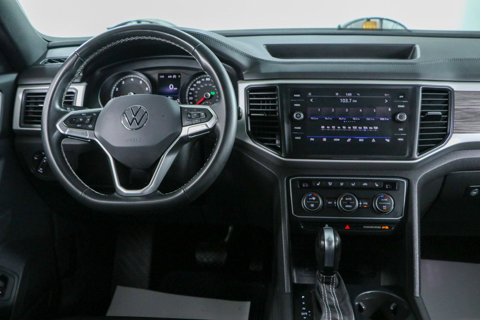 Used 2021 Volkswagen Atlas Cross Sport SE w/ Panoramic Sunroof Package FWD image 17