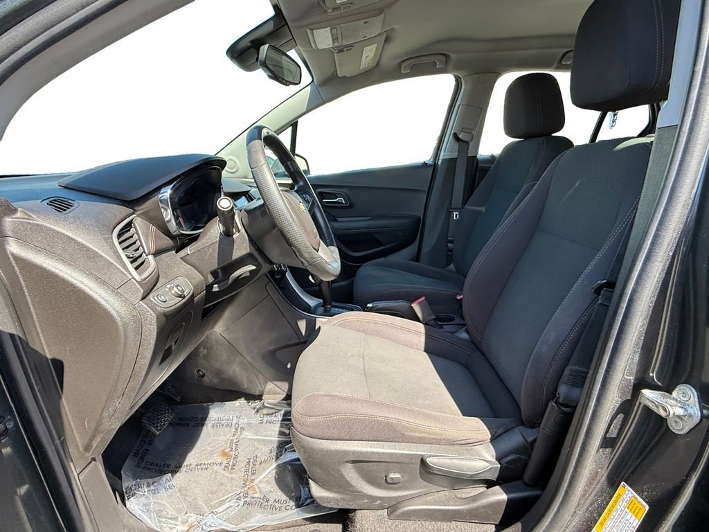 Used 2019 Chevrolet Trax LS w/ LPO, Protection Package FWD image 8