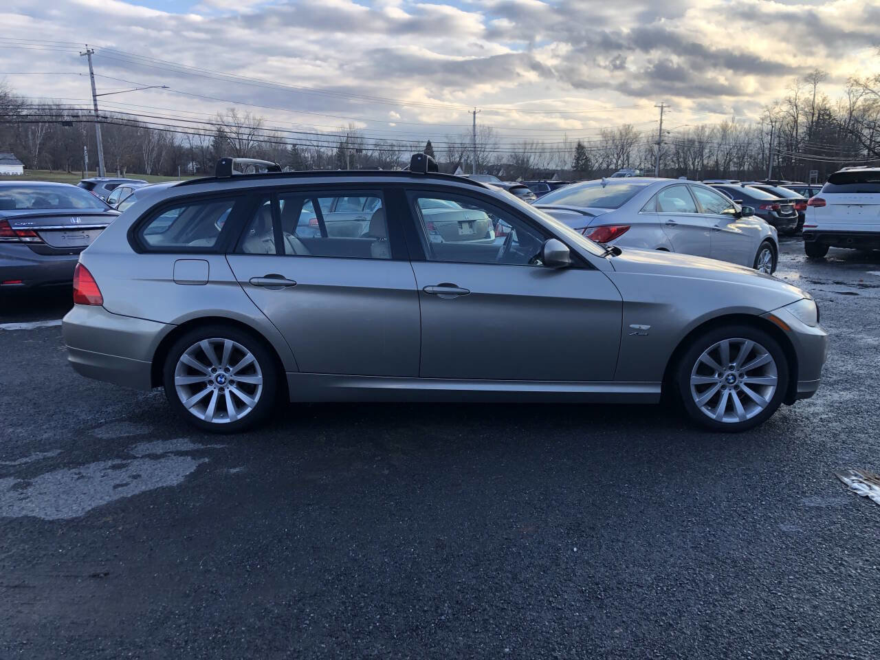 Used 2012 BMW 328i xDrive 328i xDrive AWD 4dr Wagon image 4