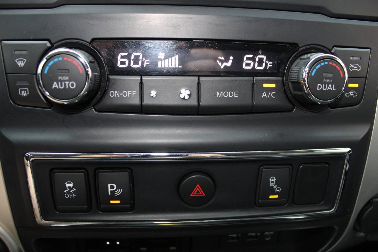 Used 2019 Nissan Titan PRO-4X image 11