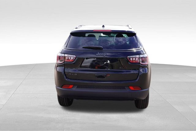 New 2025 Jeep Compass Latitude w/ Sun & Sound Group image 4