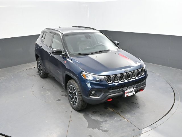 New 2026 Jeep Compass Trailhawk w/ Sun, Sound & Navigation Group AWD/4WD image 35