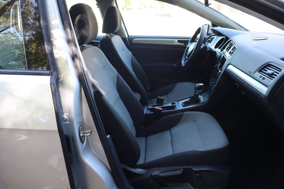 Used 2015 Volkswagen e-Golf Limited Edition FWD image 22