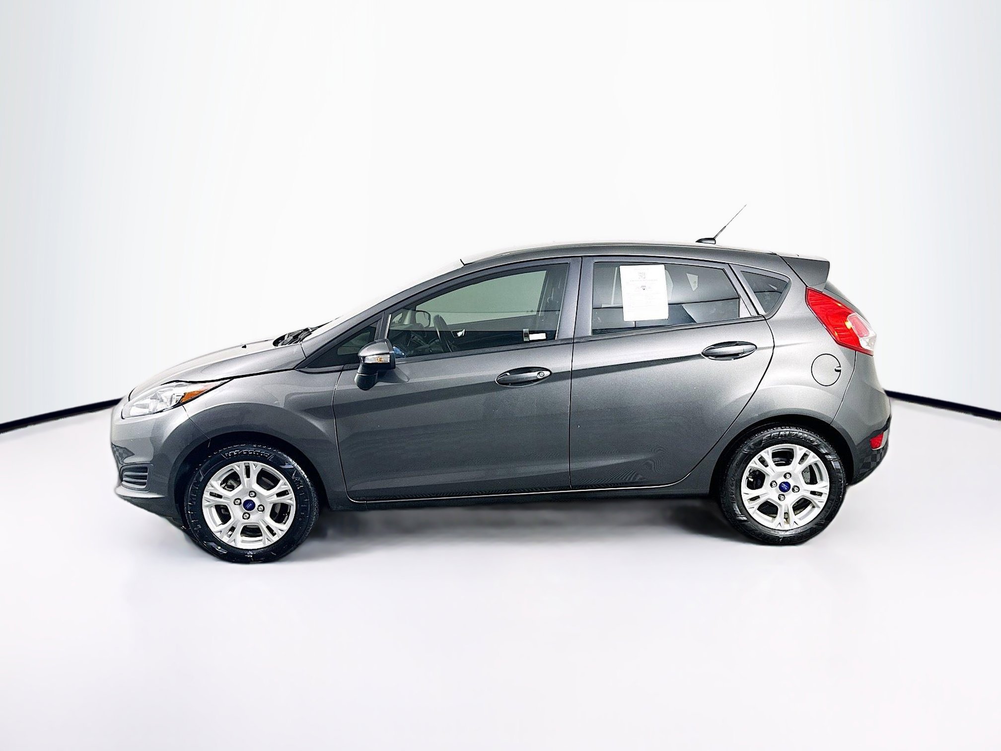 Used 2016 Ford Fiesta SE image 4