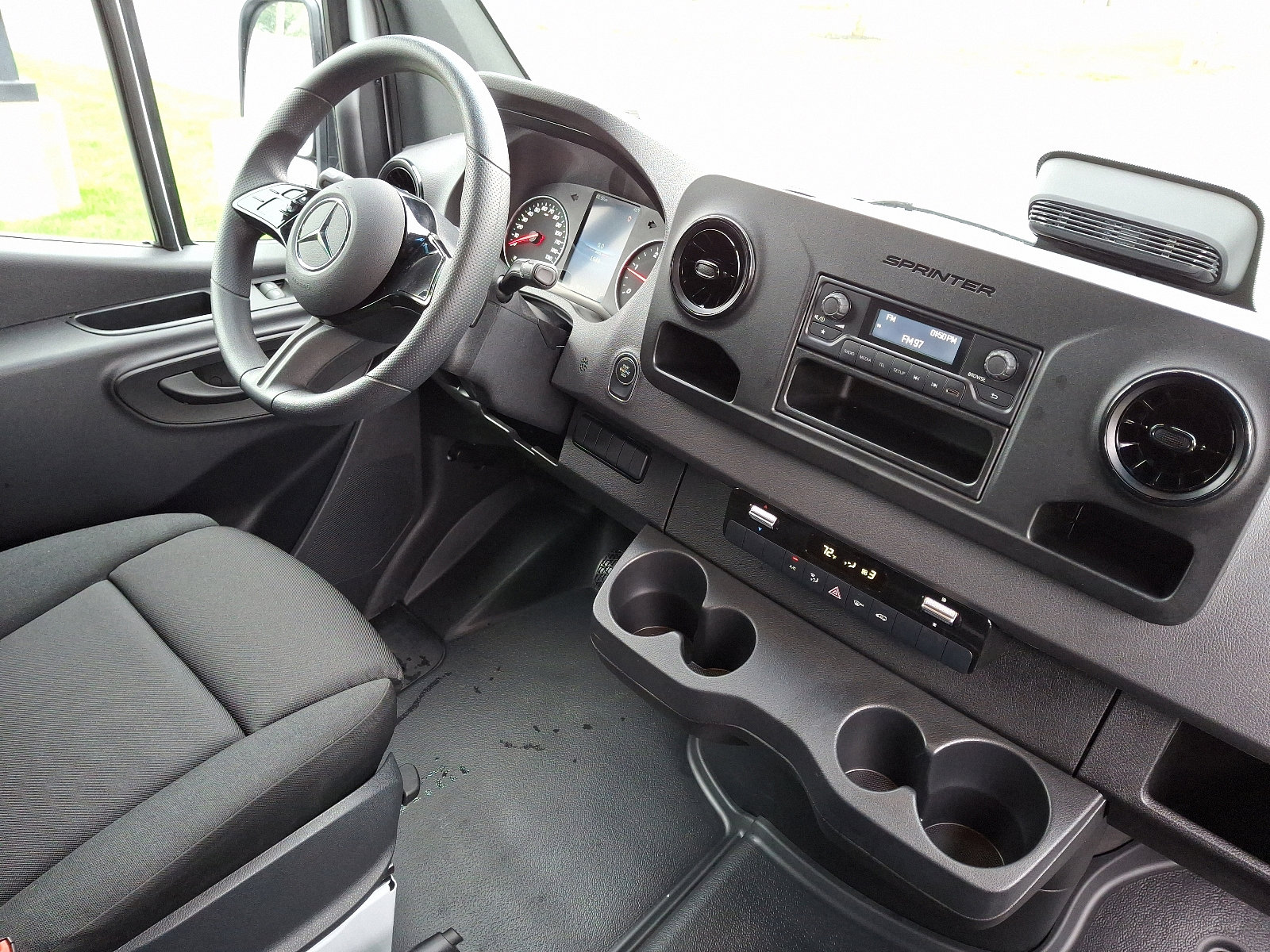 Used 2025 Mercedes-Benz Sprinter 2500 image 13