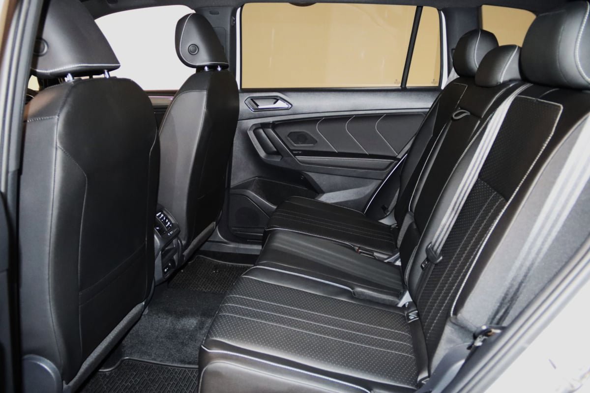 Used 2023 Volkswagen Tiguan SE R-Line AWD/4WD image 49