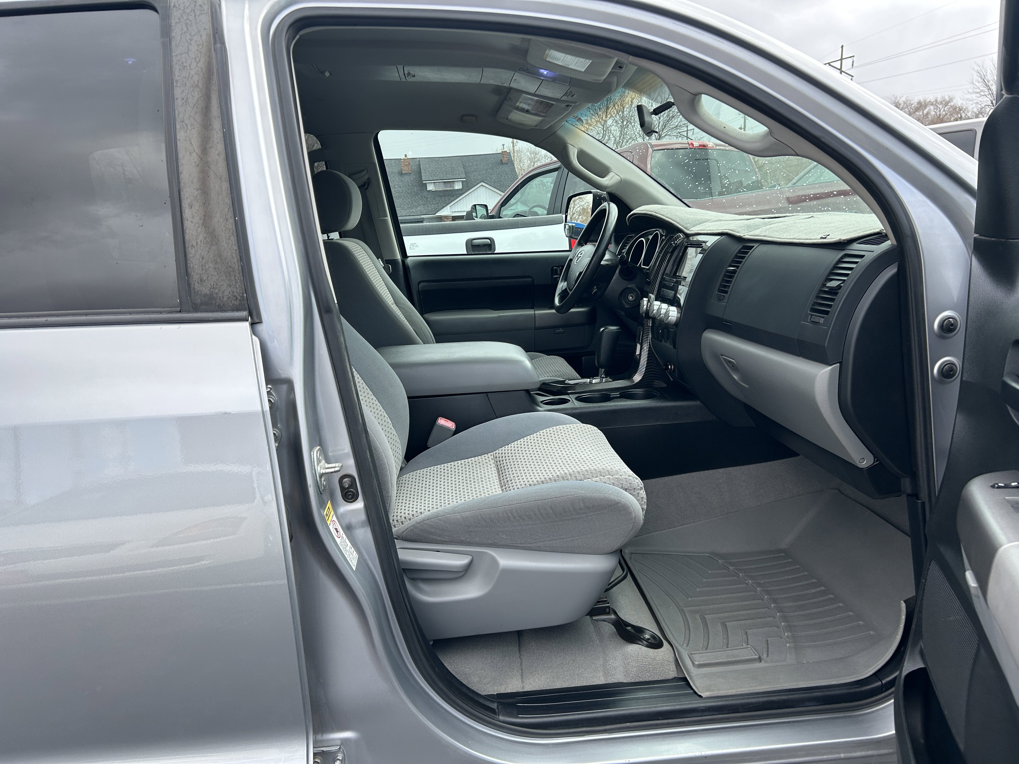 Used 2010 Toyota Tundra 4x4 CrewMax image 14