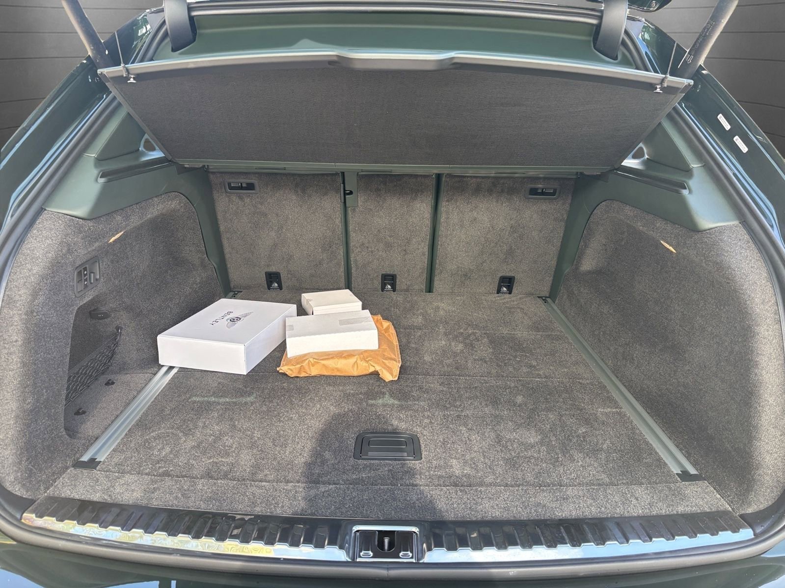 New 2025 Bentley Bentayga Extended Wheelbase image 21