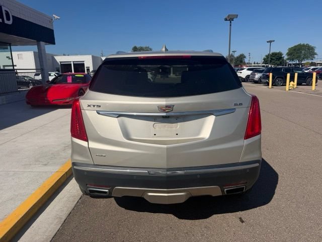 Used 2017 Cadillac XT5 Platinum w/ Driver Assist Package AWD/4WD image 9