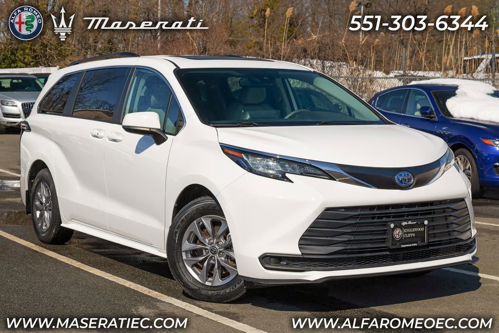 Used 2022 Toyota Sienna LE w/ LE Plus Package