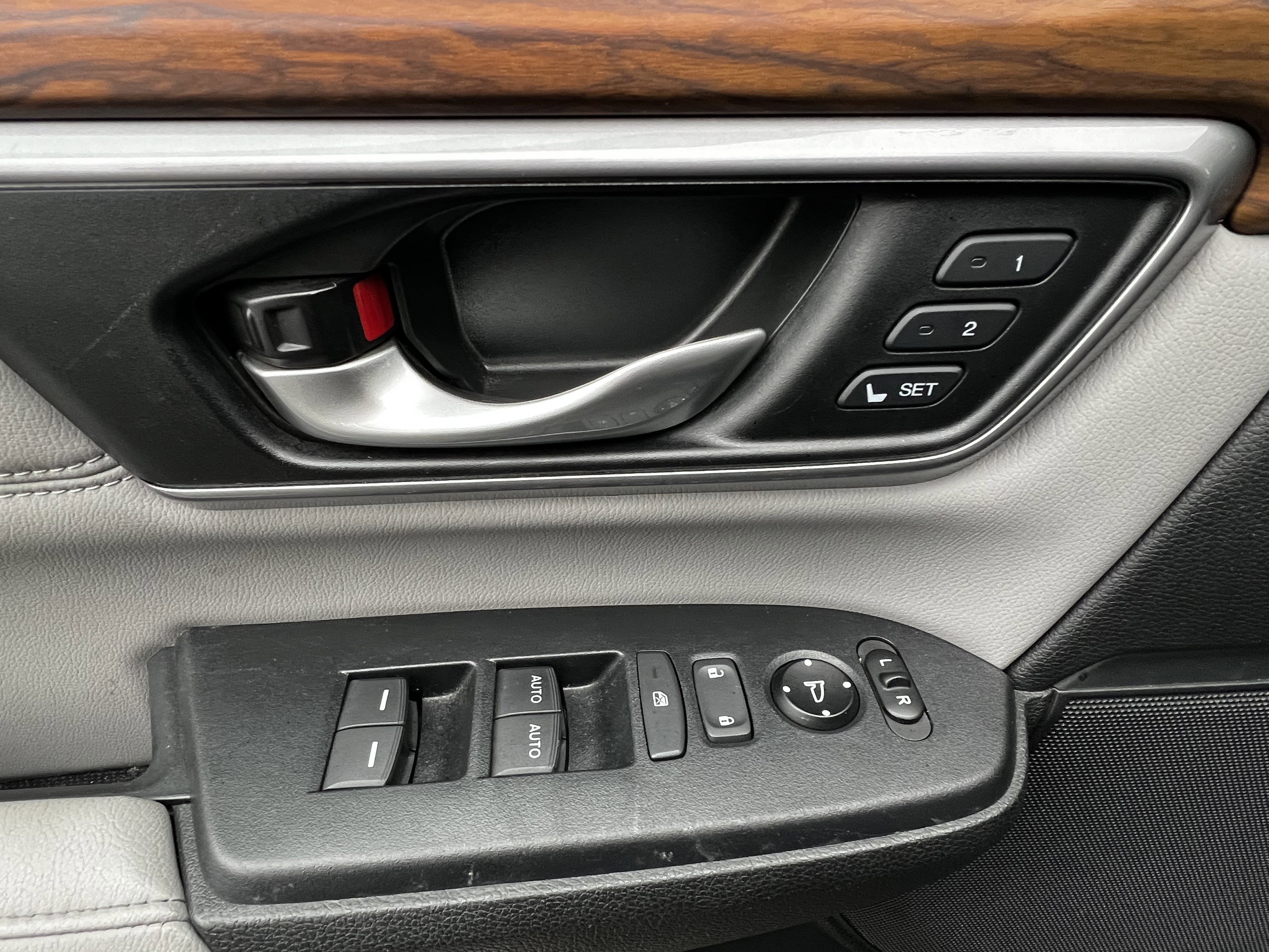 Used 2017 Honda CR-V Touring image 14