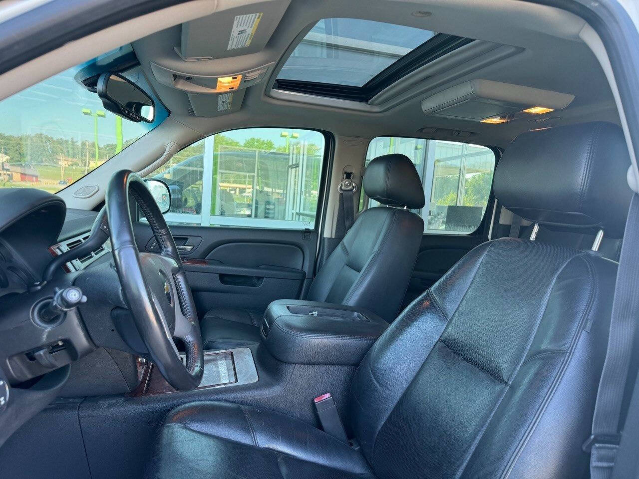Used 2013 Chevrolet Suburban LTZ AWD/4WD image 17