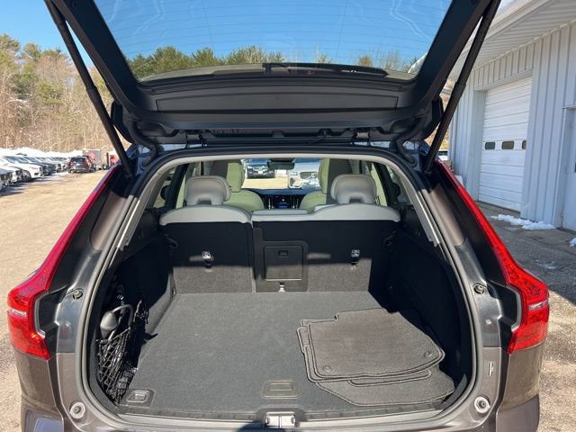 Certified 2025 Volvo XC60 T8 Core image 19