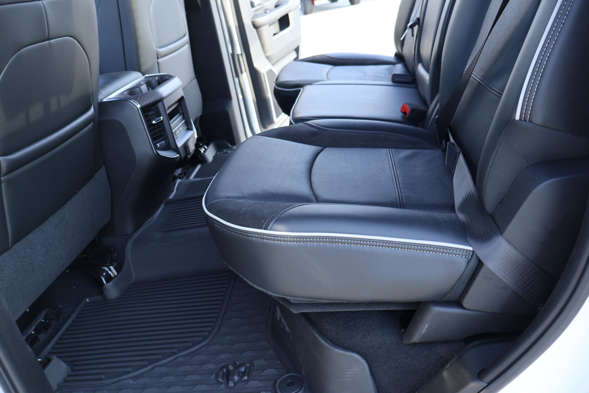New 2027 RAM 3500 Laramie AWD/4WD image 13