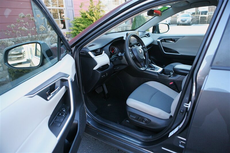 Used 2021 Toyota RAV4 XLE image 8