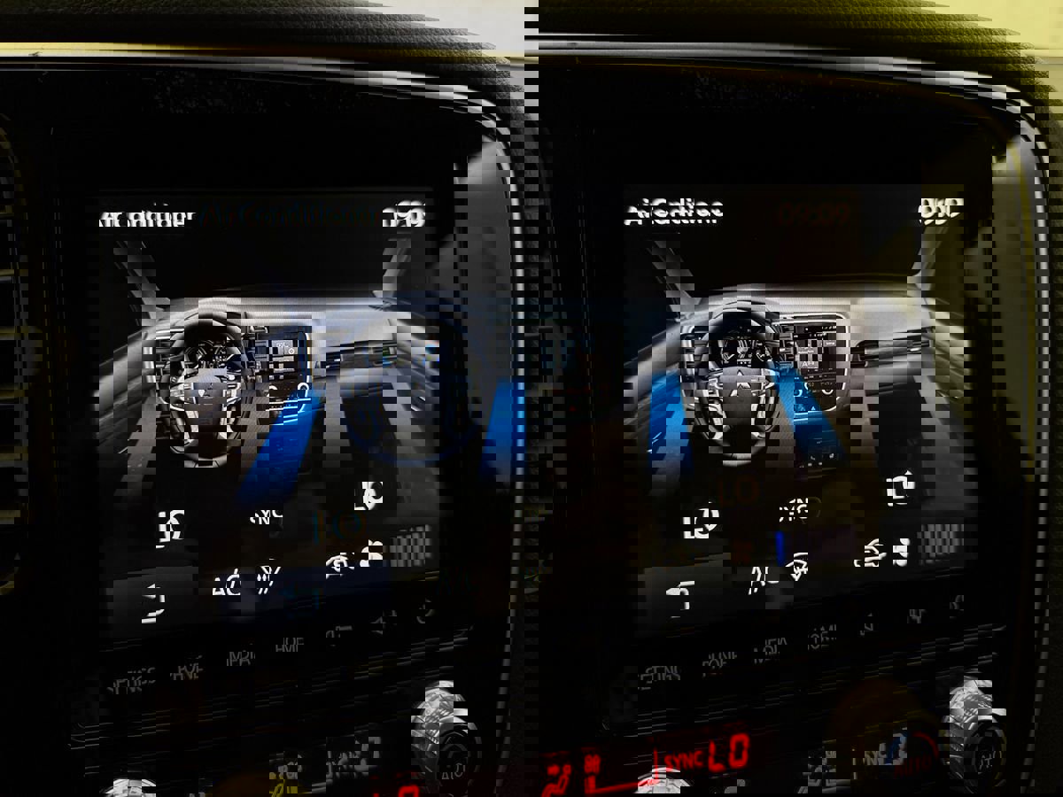 Used 2020 Mitsubishi Outlander SEL image 18