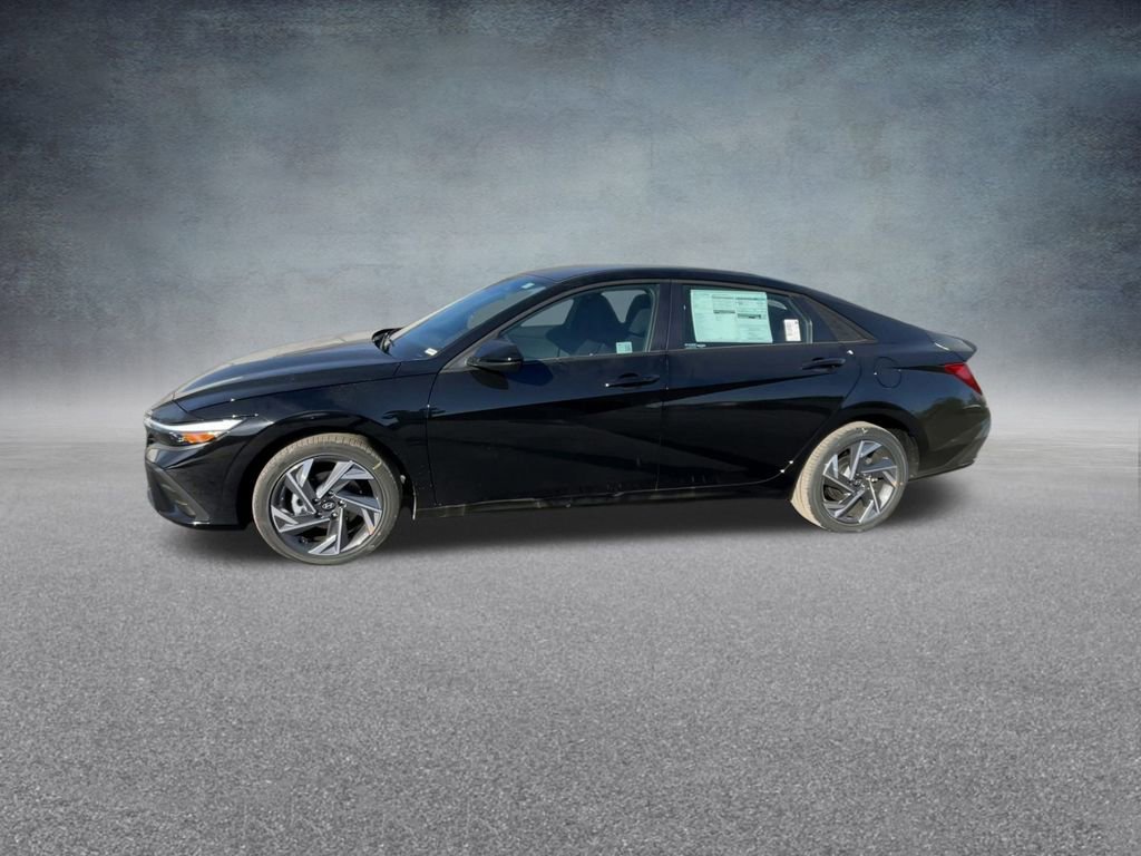 Used 2025 Hyundai Elantra SEL image 11