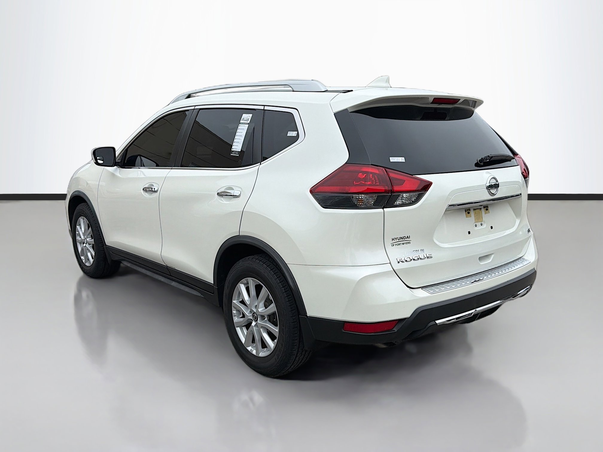 Used 2018 Nissan Rogue SV image 5
