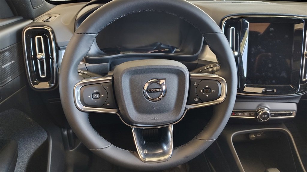 New 2026 Volvo XC40 B5 Ultra w/ Protection Package Premier image 9